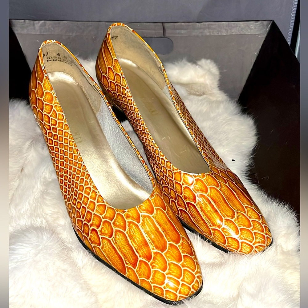 **For a Buyer** Vtg  Gold Yellow Orange Faux Alligator Skin Block Heels 8M
